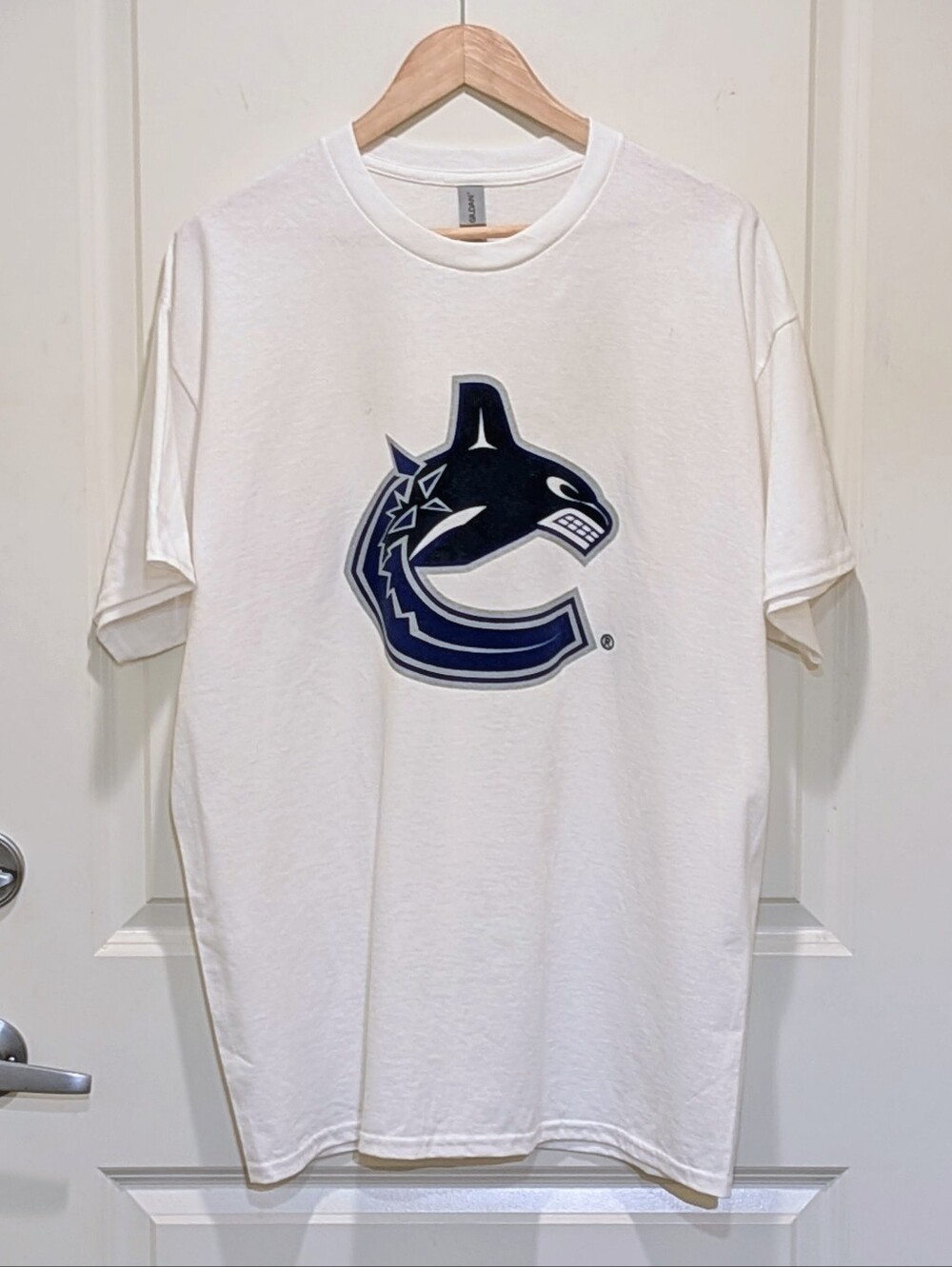 Three EUC Vancouver Canucks x DP World Logistics XL Orca Logo Tee Shirts